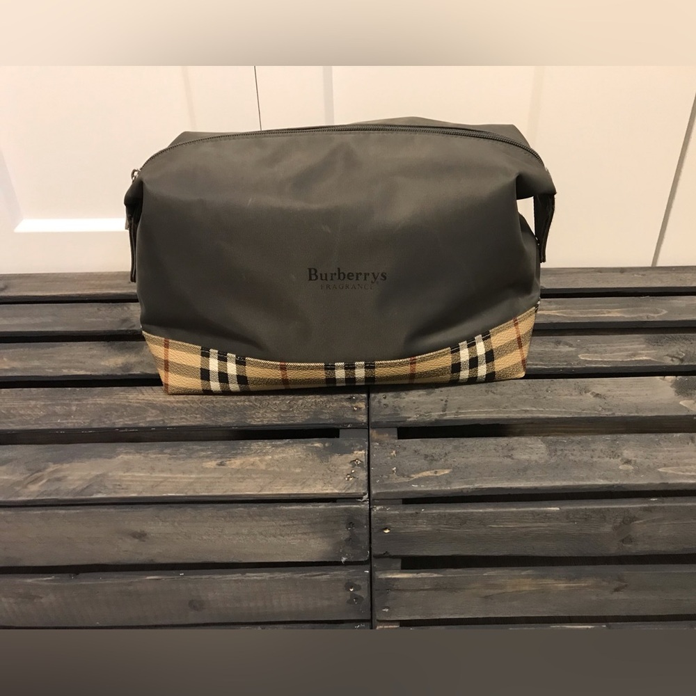 Rare Vintage Burberry Gray and Tan Toiletry Bag